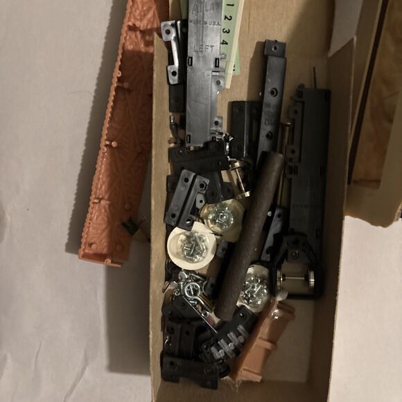 Model Train HO Bldgs Water Tower A Lot Of Track Transformer Small Accents As Is - Picture 12 of 16